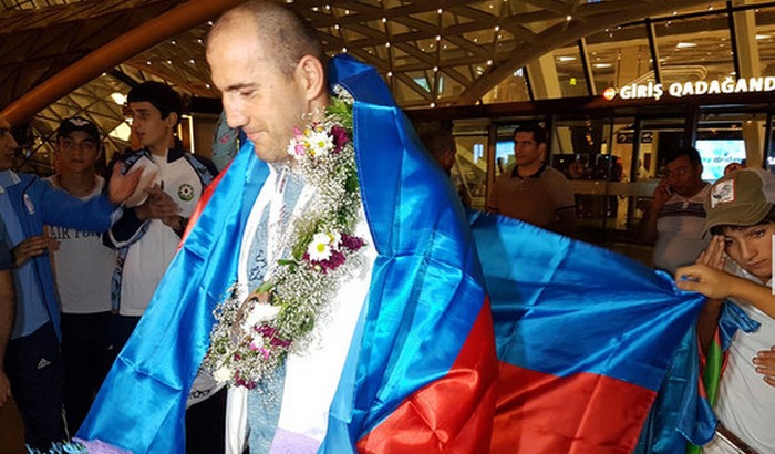 Boks yigmamiz Vetene qayitdi, Almaniyanin Hamburq seherinde kecirilen boks uzre dunya cempionatinda istirak eden Azerbaycanin yigma komandasi